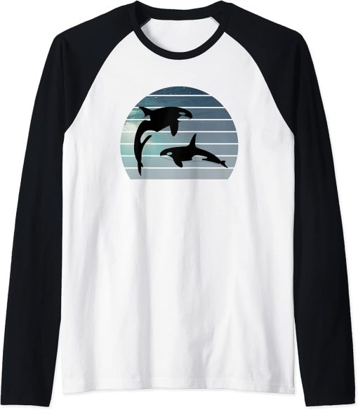 Retro vintage sunset killer whales orca whale blue ocean Raglan Baseball Tee